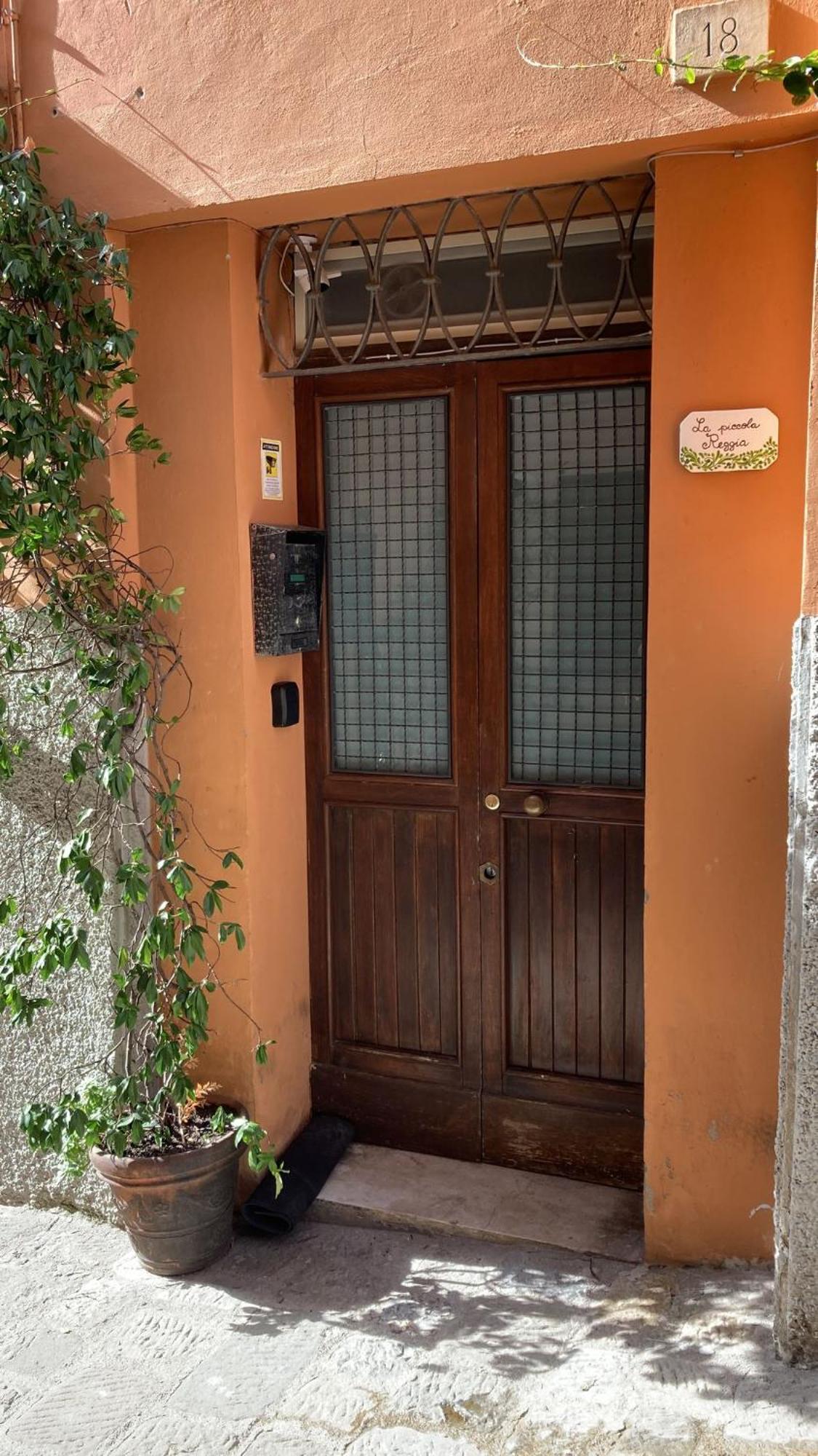 La Piccola Reggia Apartment *